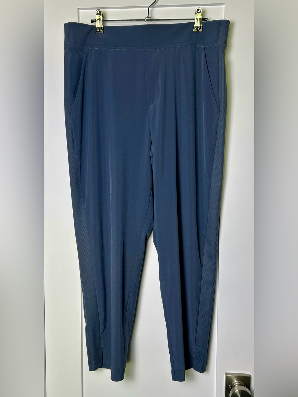 Athleta Brooklyn Mid Rise Ankle Pants Navy Blue Ribbed Side Panels 12P